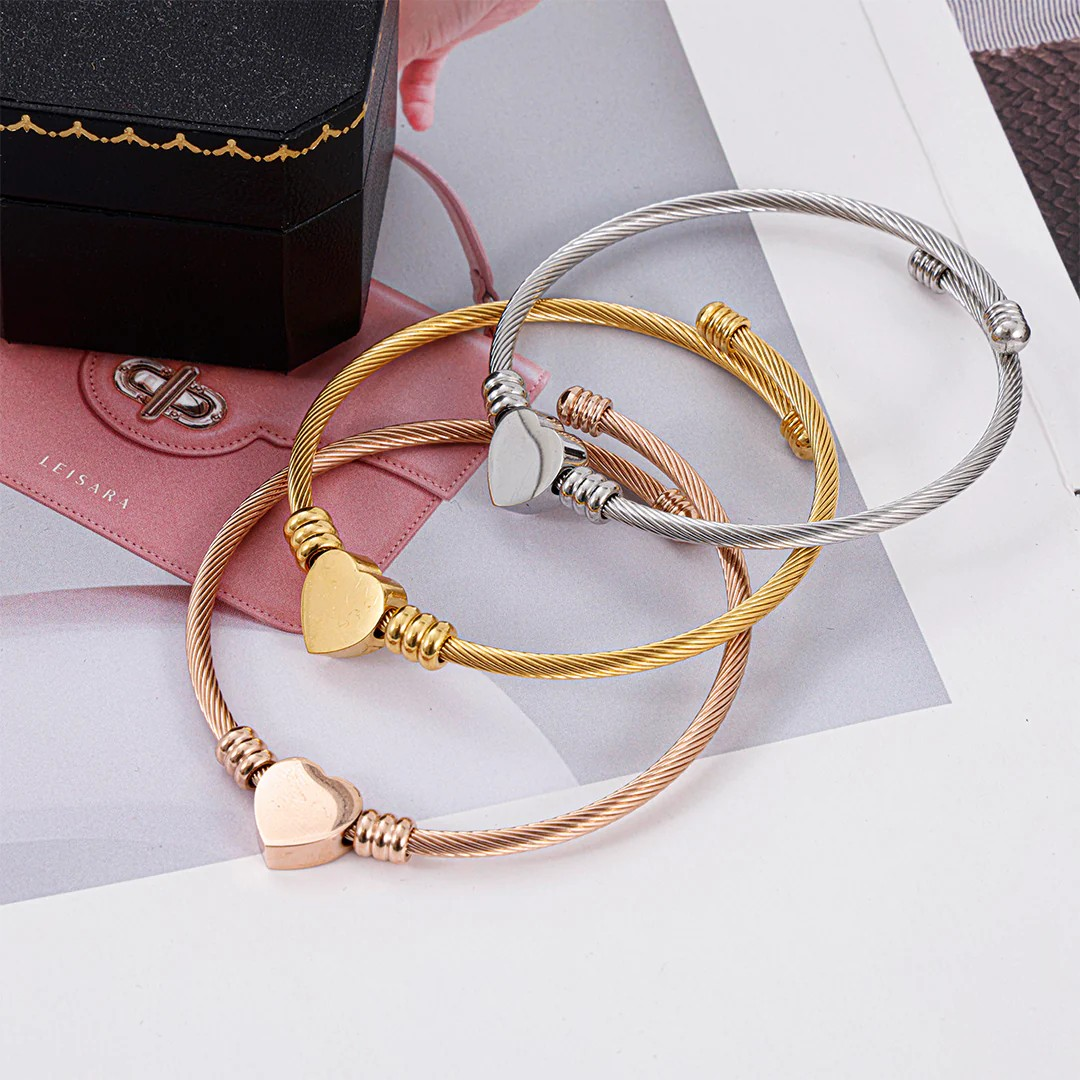 To my Daughter - Heart bracelet - Gold