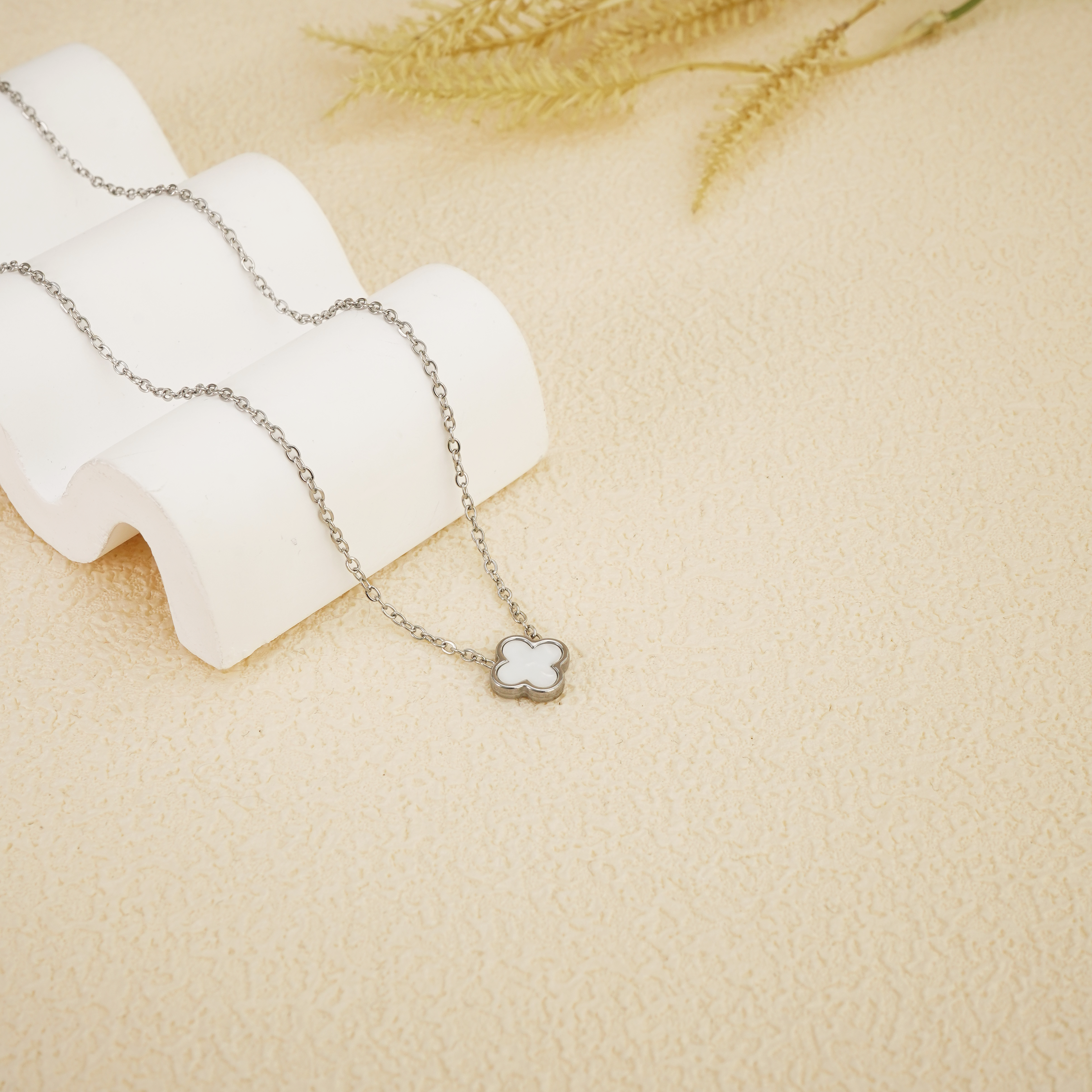 Pearl clover necklace (Silver)