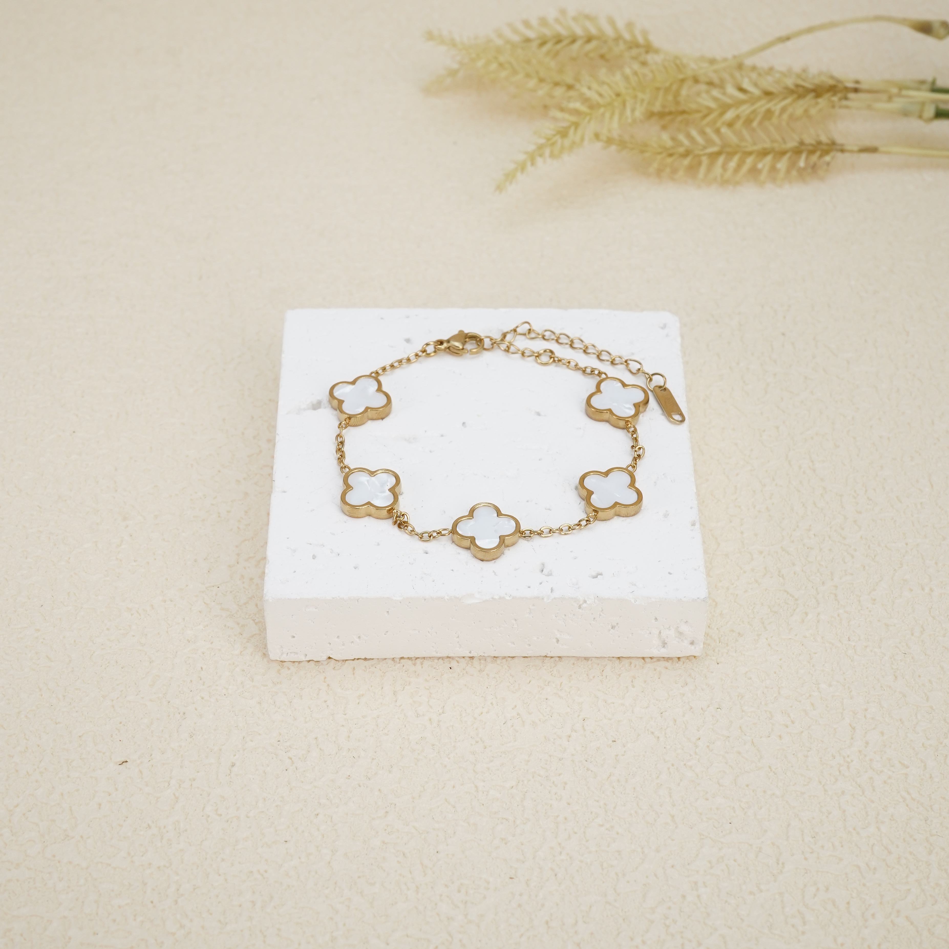 Multi pearl bracelet (Gold)