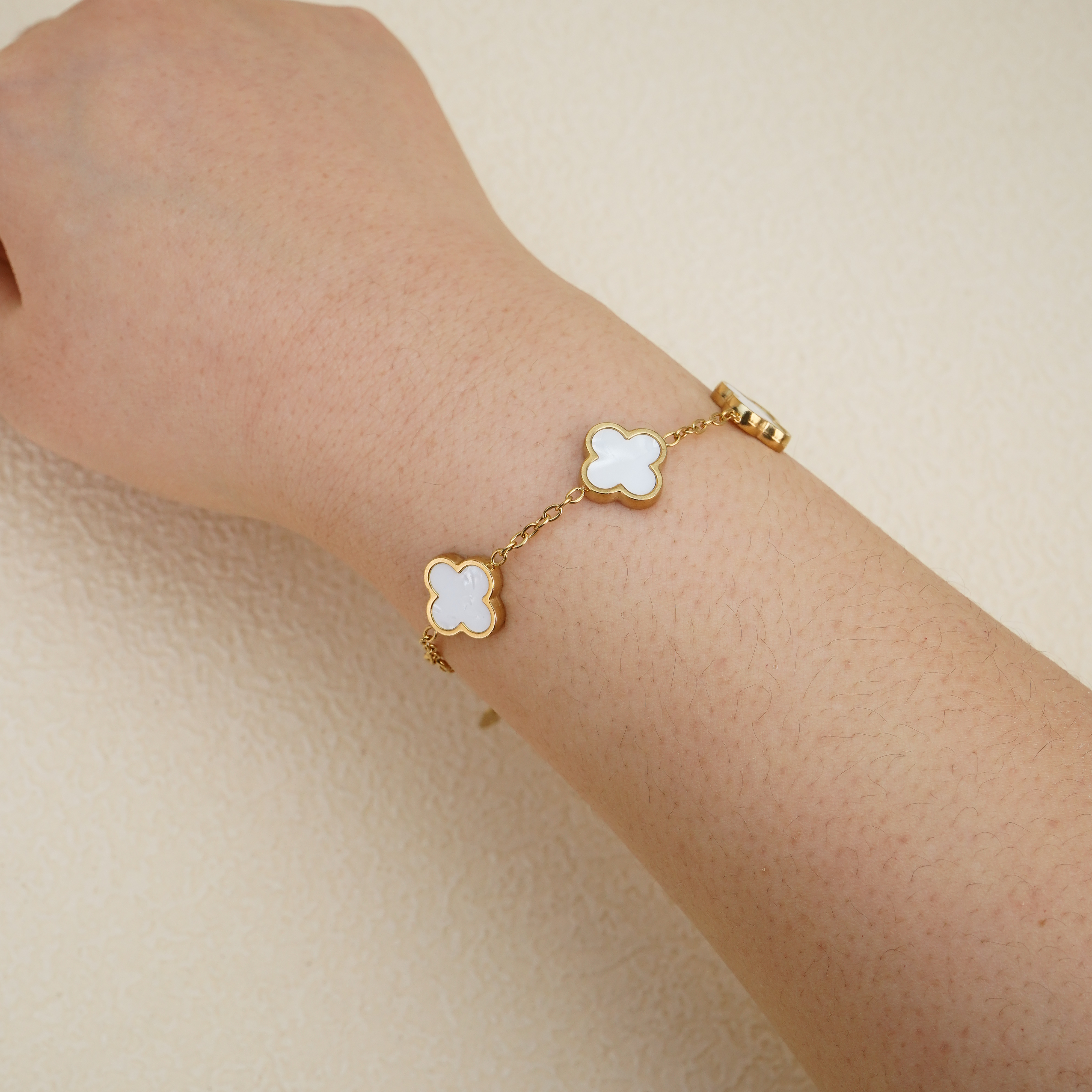 Multi pearl bracelet (Gold)