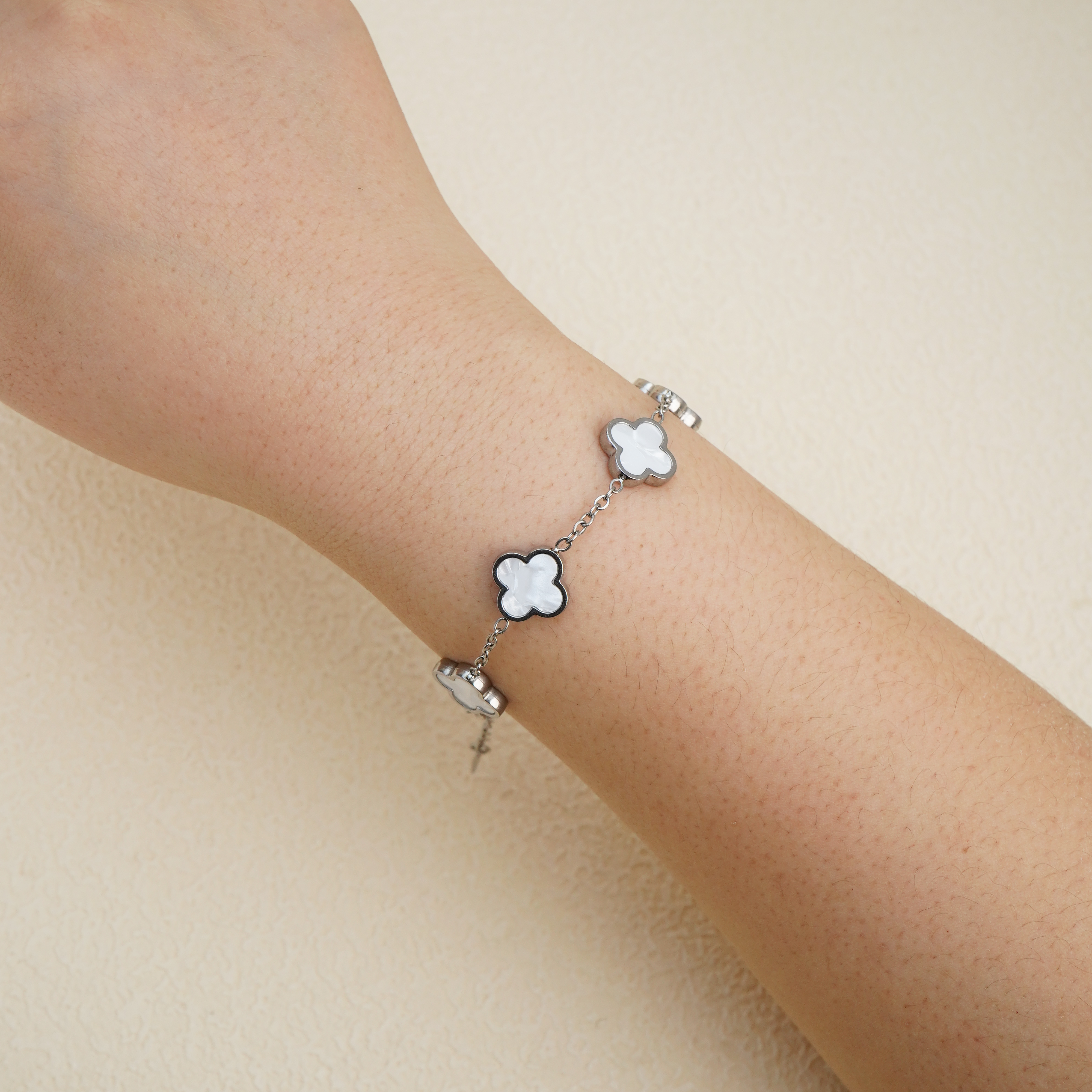 Multi pearl bracelet (Silver)